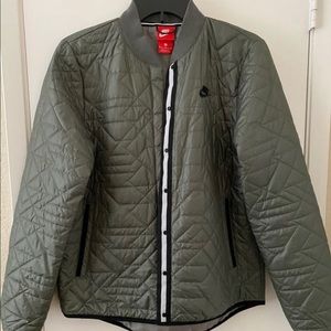Nike soft shell jacket size medium (EUC)